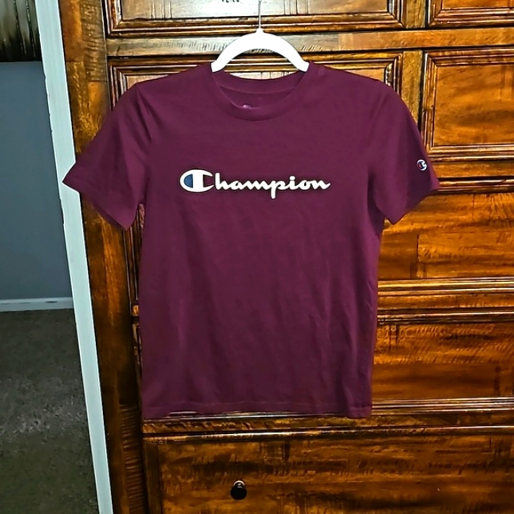 Girls youth sz xlg Champion tshirt!!!. Very nice